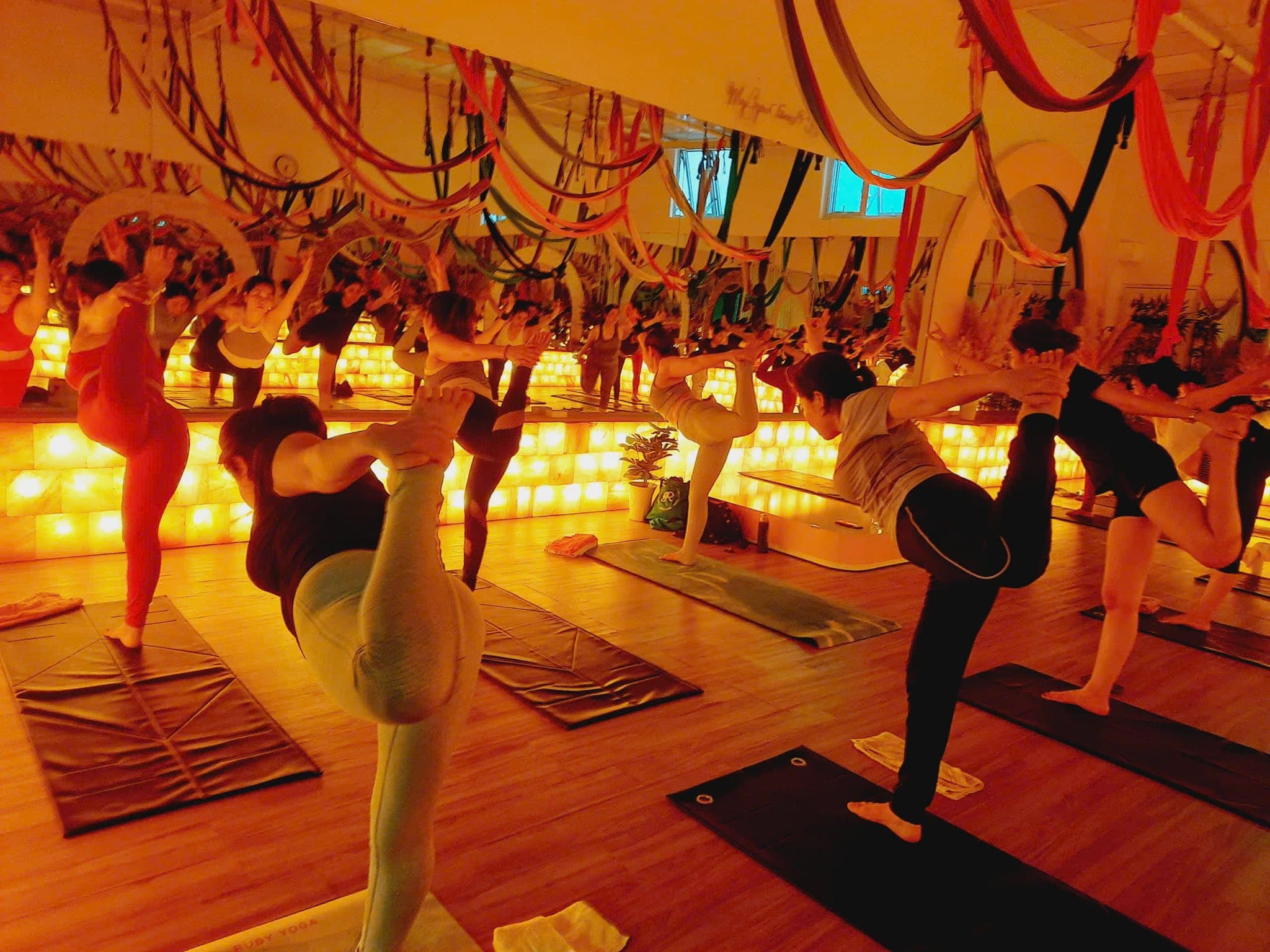 Yoga Đá Muối
